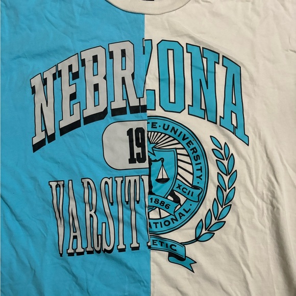 Blue&White College Graphic Tee Oversized Medium - Picture 5 of 5